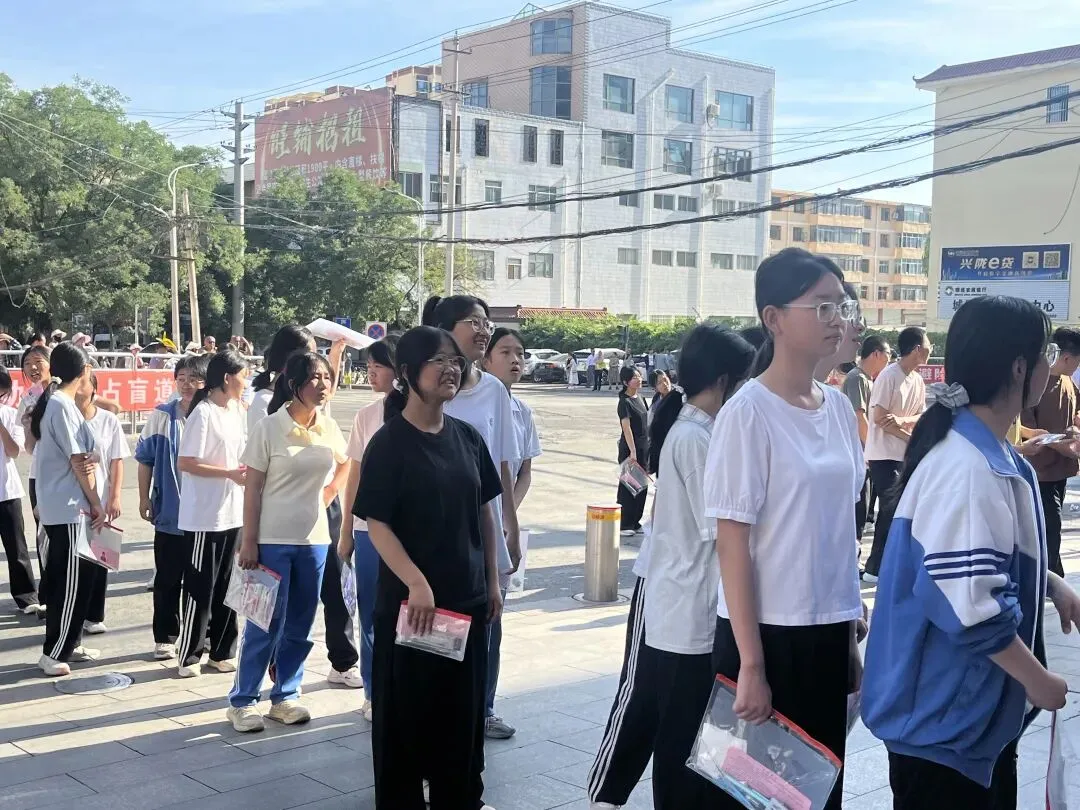 今日中考开考!靖远县5063名学子逐梦考场奔赴新程-第9张图片-四季读书网