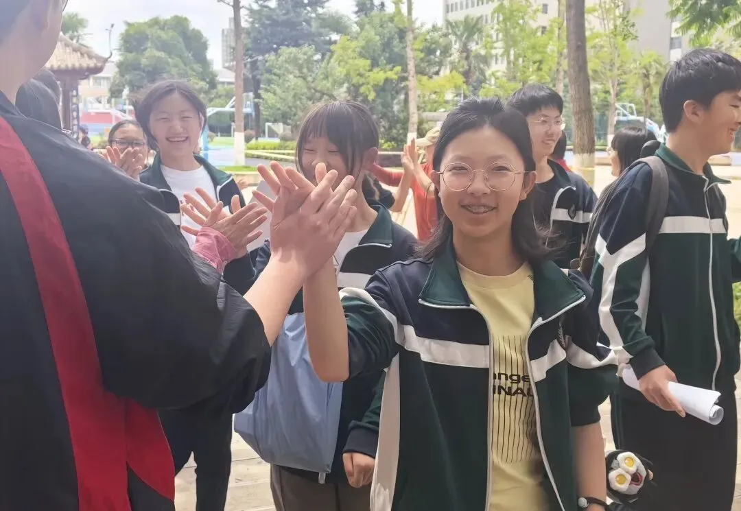 中考送考|提笔挥毫酬壮志,乘风追梦赴前程-第29张图片-四季读书网 中考送考|提笔挥毫酬壮志,乘风追梦赴前程-第29张图片-四季读书网