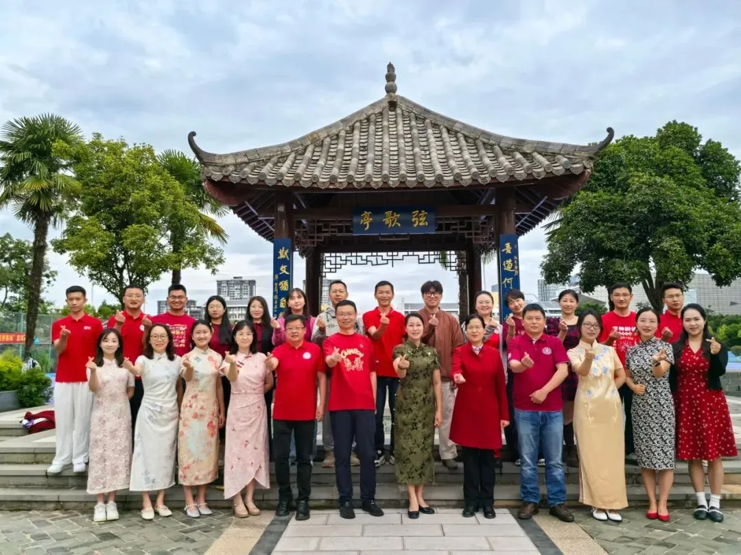 中考送考|提笔挥毫酬壮志,乘风追梦赴前程-第30张图片-四季读书网 中考送考|提笔挥毫酬壮志,乘风追梦赴前程-第30张图片-四季读书网