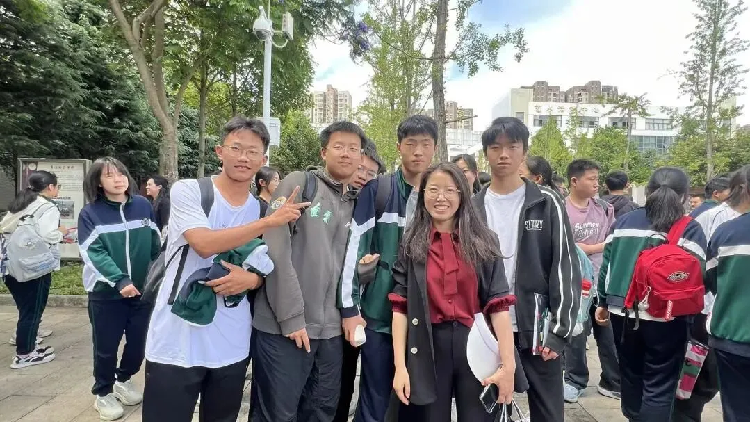 中考送考|提笔挥毫酬壮志,乘风追梦赴前程-第35张图片-四季读书网 中考送考|提笔挥毫酬壮志,乘风追梦赴前程-第35张图片-四季读书网