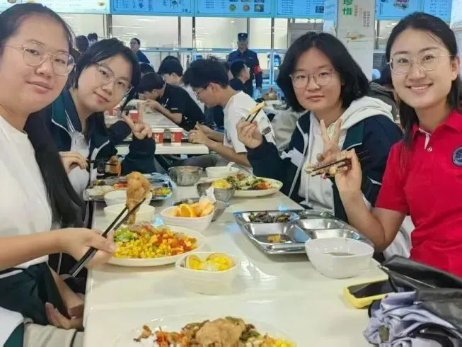 中考送考|提笔挥毫酬壮志,乘风追梦赴前程-第41张图片-四季读书网 中考送考|提笔挥毫酬壮志,乘风追梦赴前程-第41张图片-四季读书网