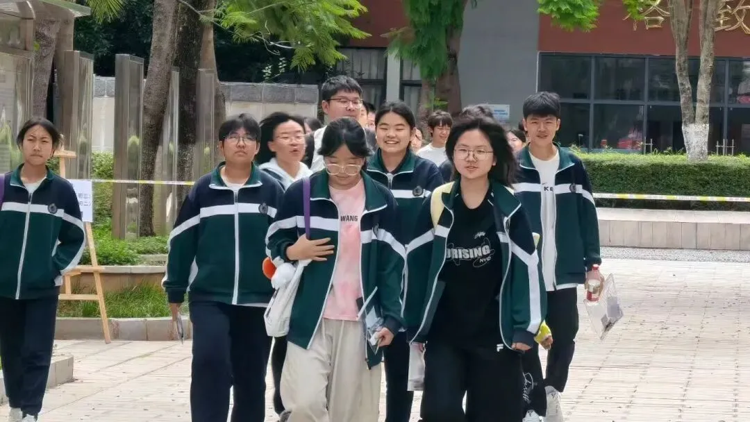 中考送考|提笔挥毫酬壮志,乘风追梦赴前程-第43张图片-四季读书网 中考送考|提笔挥毫酬壮志,乘风追梦赴前程-第43张图片-四季读书网