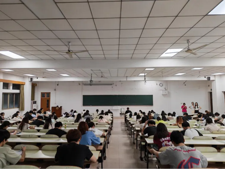 公法学院开展概率论课程模拟考试活动-第4张图片-四季读书网 公法学院开展概率论课程模拟考试活动-第4张图片-四季读书网