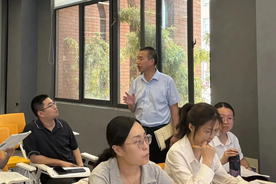 深耕真题研规律,接力奋进促提升—— 郑州九中语文组开展高考试题分析暨新老高三经验交流会-第4张图片-四季读书网 深耕真题研规律,接力奋进促提升—— 郑州九中语文组开展高考试题分析暨新老高三经验交流会-第4张图片-四季读书网