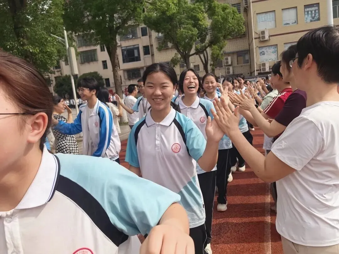 凝心聚力迎中考 壮志凌云踏征程 ——我校隆重举行2026届初三考前动员会-第7张图片-四季读书网 凝心聚力迎中考 壮志凌云踏征程 ——我校隆重举行2026届初三考前动员会-第7张图片-四季读书网