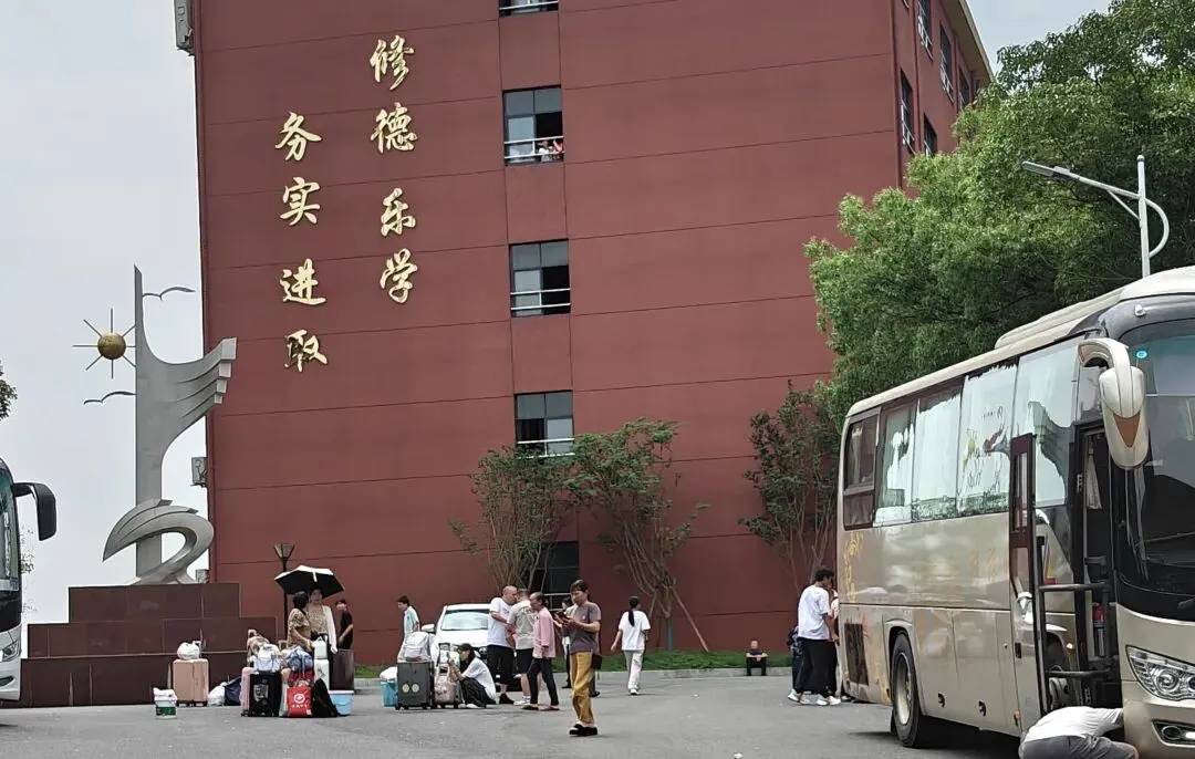 中考将至:执笔赴山海,少年自有光芒万丈-第4张图片-四季读书网