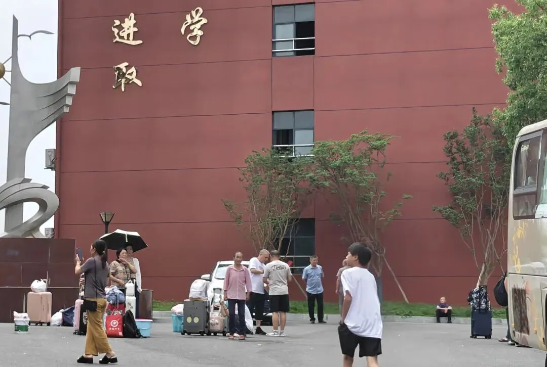 中考将至:执笔赴山海,少年自有光芒万丈-第6张图片-四季读书网