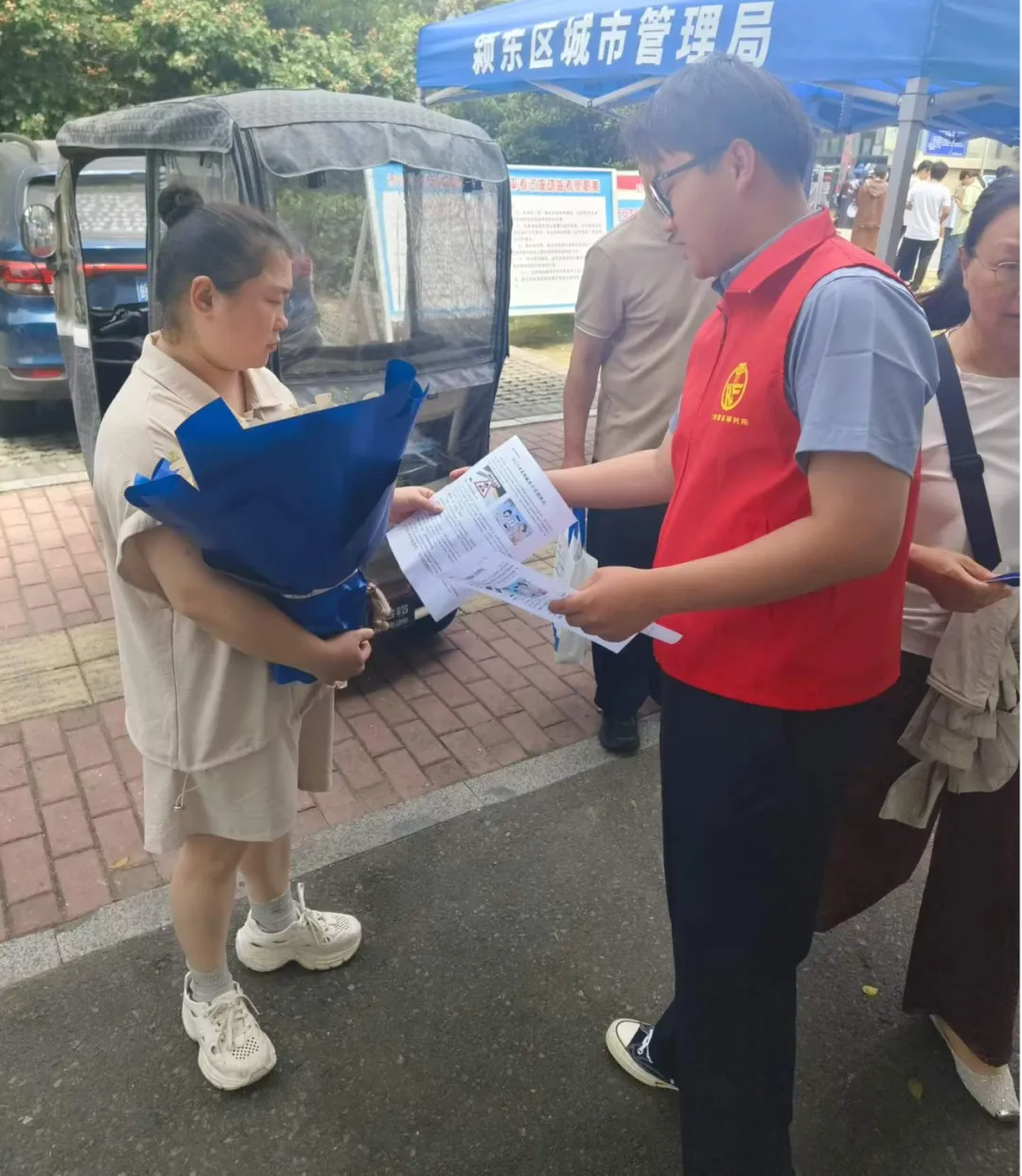 兴阜动态|法治护航中考——安徽兴阜律师事务所党支部联合颍东区夕禾红社会工作服务中心开展志愿服务暨反诈普法活动-第8张图片-四季读书网