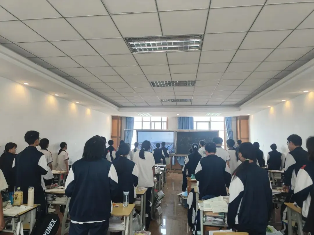 【国旗下的青春思政课】—— 静待花开,中考加油-第16张图片-四季读书网
