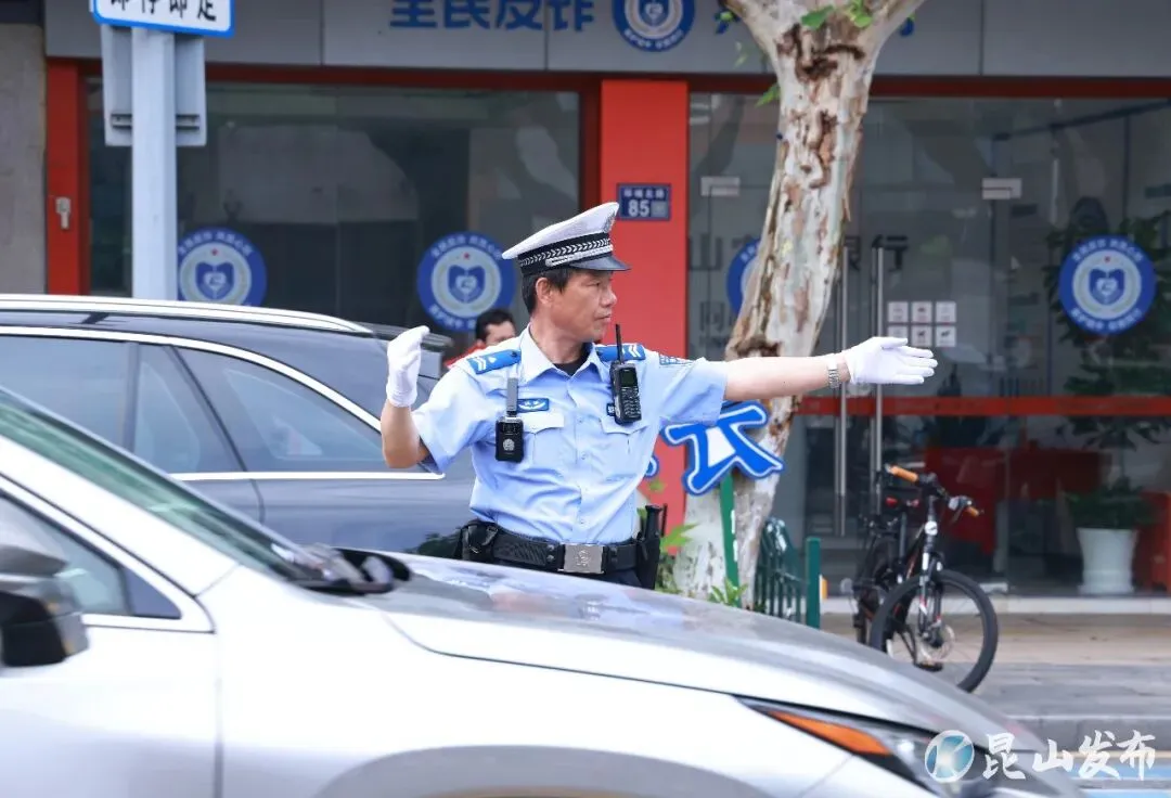 中考今日启幕,愿你提笔从容、落笔生辉!-第13张图片-四季读书网