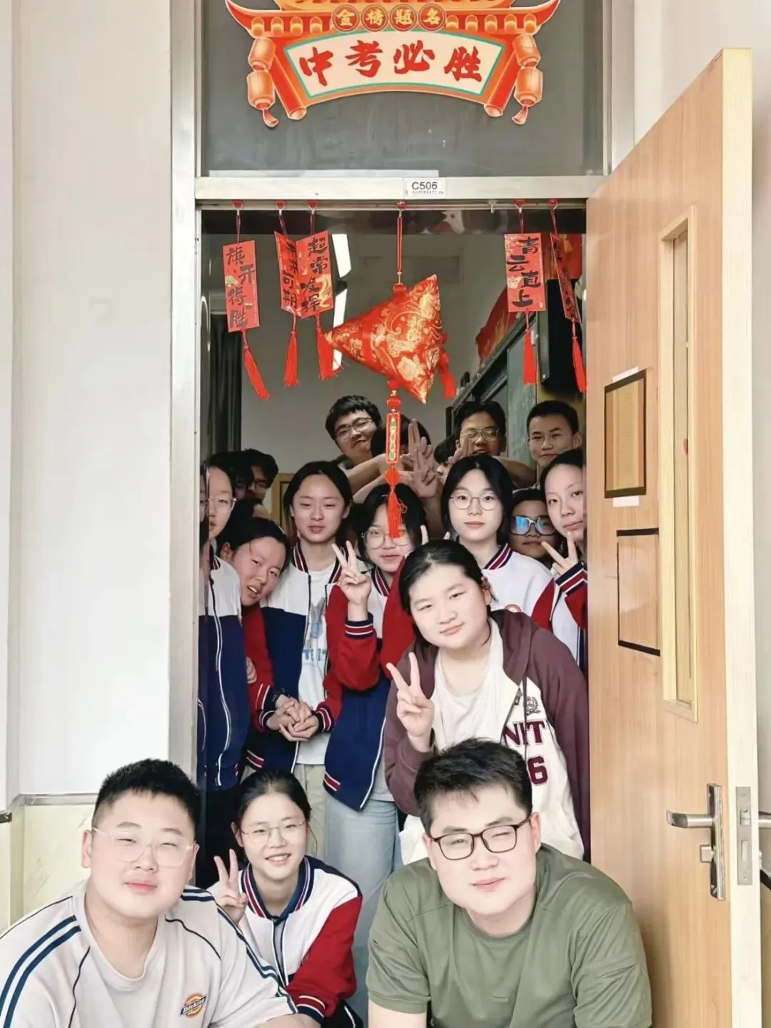 中考今日启幕,愿你提笔从容、落笔生辉!-第14张图片-四季读书网
