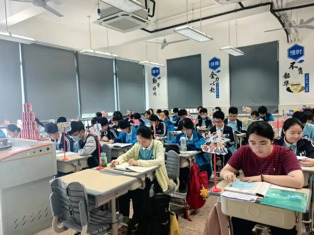 开考!直击吴江中考现场→-第6张图片-四季读书网 开考!直击吴江中考现场→-第6张图片-四季读书网