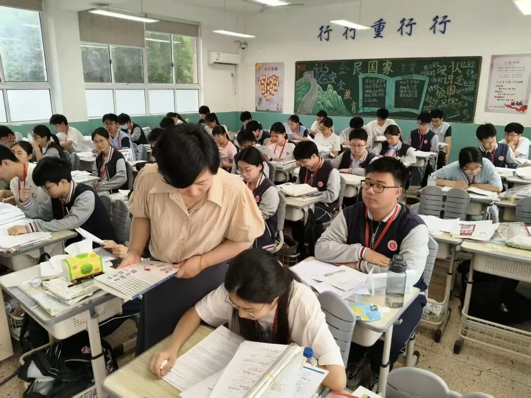 开考!直击吴江中考现场→-第16张图片-四季读书网 开考!直击吴江中考现场→-第16张图片-四季读书网
