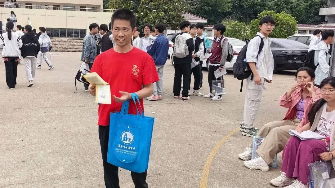 【中考送考】中考送考老师:以爱相伴,为学子护航-第10张图片-四季读书网
