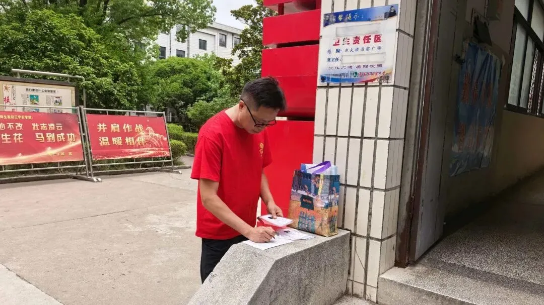 【中考送考】中考送考老师:以爱相伴,为学子护航-第14张图片-四季读书网