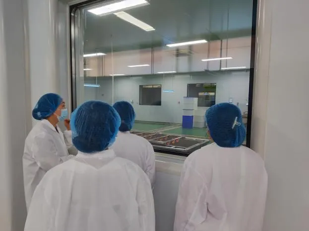 【总务】食安护航,助力中考!沙市实验中学两校区家委走进配餐企业实地调研-第11张图片-四季读书网