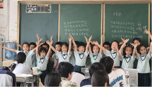 童心送暖传真情 携手助力中考行-第22张图片-四季读书网