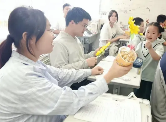 童心送暖传真情 携手助力中考行-第23张图片-四季读书网