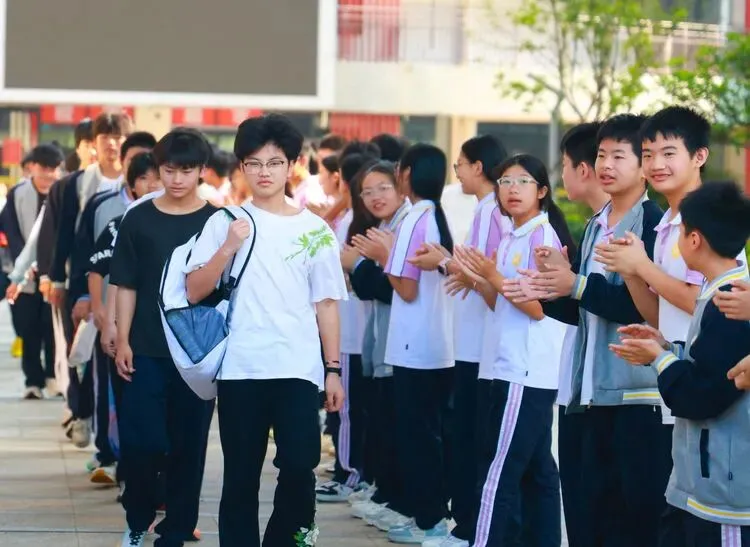中考加油,静待少年凯歌旋——丰城厚一学校为初三学子中考壮行!-第5张图片-四季读书网
