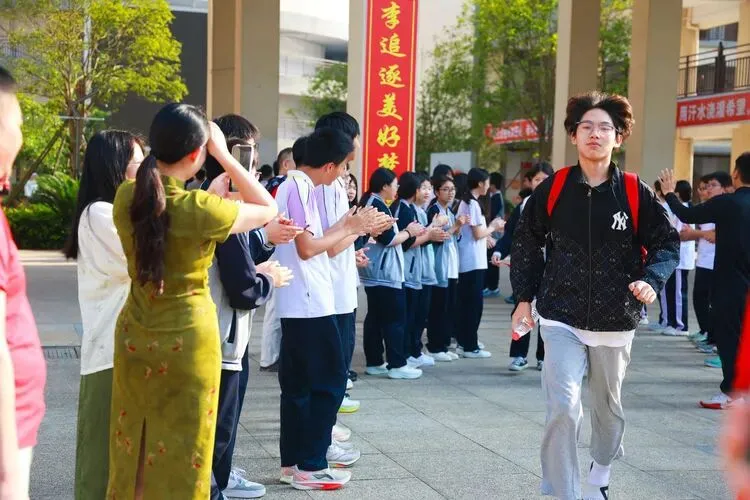 中考加油,静待少年凯歌旋——丰城厚一学校为初三学子中考壮行!-第9张图片-四季读书网