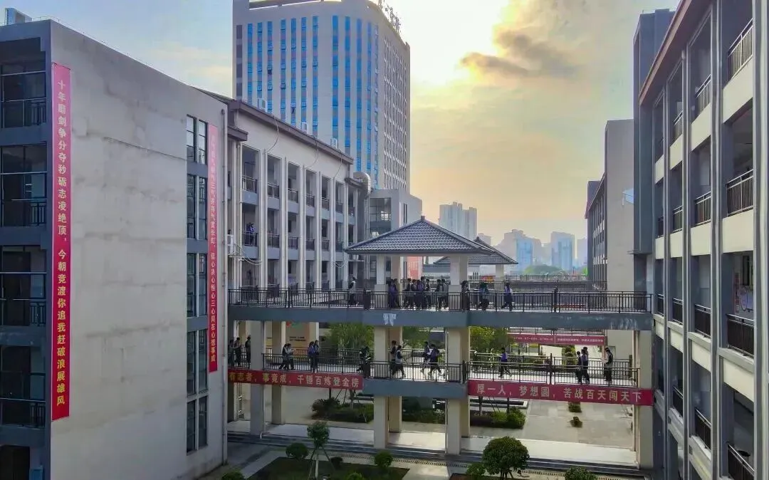 中考加油,静待少年凯歌旋——丰城厚一学校为初三学子中考壮行!-第21张图片-四季读书网