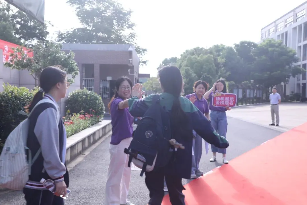 中考首日|少年执笔,首战星辰!-第4张图片-四季读书网 中考首日|少年执笔,首战星辰!-第4张图片-四季读书网