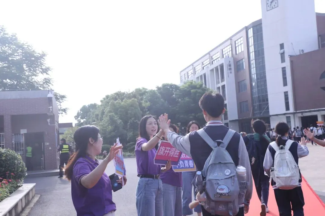 中考首日|少年执笔,首战星辰!-第5张图片-四季读书网 中考首日|少年执笔,首战星辰!-第5张图片-四季读书网