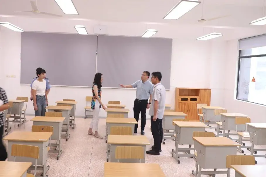 中考首日|少年执笔,首战星辰!-第13张图片-四季读书网 中考首日|少年执笔,首战星辰!-第13张图片-四季读书网