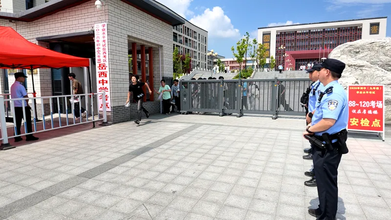 我县2026年中考顺利落幕 3598名考生圆满完成考试-第3张图片-四季读书网 我县2026年中考顺利落幕 3598名考生圆满完成考试-第3张图片-四季读书网