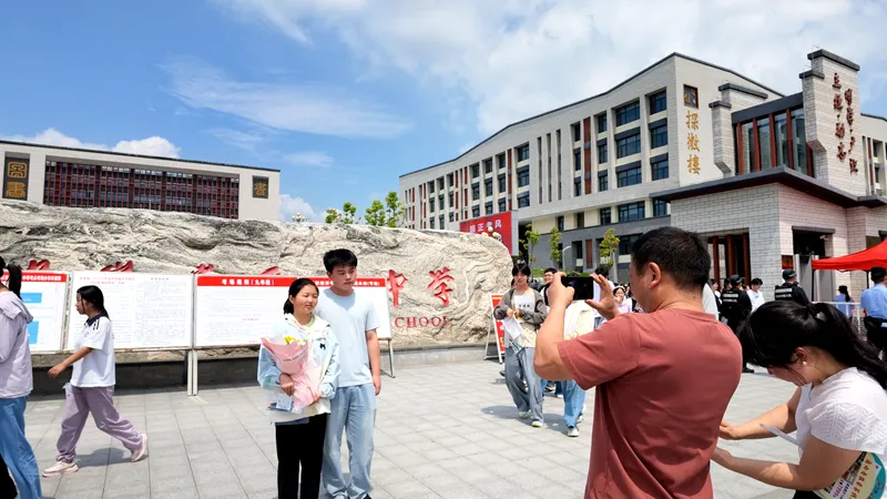 我县2026年中考顺利落幕 3598名考生圆满完成考试-第5张图片-四季读书网 我县2026年中考顺利落幕 3598名考生圆满完成考试-第5张图片-四季读书网