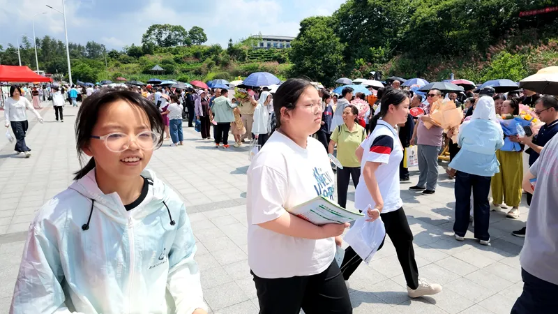我县2026年中考顺利落幕 3598名考生圆满完成考试-第6张图片-四季读书网 我县2026年中考顺利落幕 3598名考生圆满完成考试-第6张图片-四季读书网