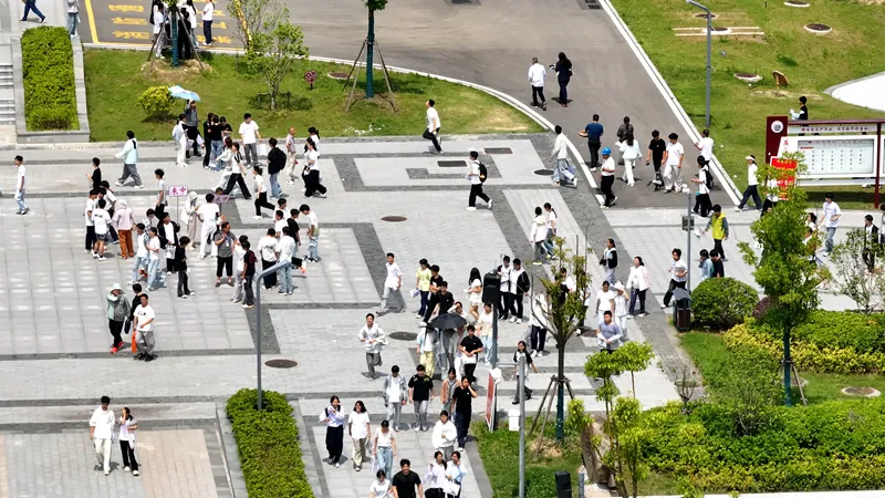 我县2026年中考顺利落幕 3598名考生圆满完成考试-第9张图片-四季读书网 我县2026年中考顺利落幕 3598名考生圆满完成考试-第9张图片-四季读书网