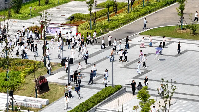 我县2026年中考顺利落幕 3598名考生圆满完成考试-第10张图片-四季读书网 我县2026年中考顺利落幕 3598名考生圆满完成考试-第10张图片-四季读书网