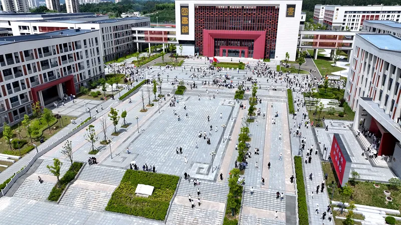 我县2026年中考顺利落幕 3598名考生圆满完成考试-第12张图片-四季读书网 我县2026年中考顺利落幕 3598名考生圆满完成考试-第12张图片-四季读书网