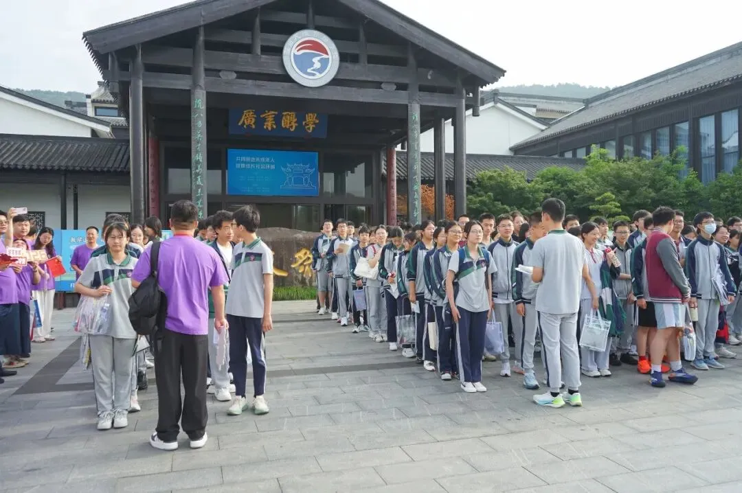 少年无畏,顶峰相会:天成学子,中考加油!-第45张图片-四季读书网 少年无畏,顶峰相会:天成学子,中考加油!-第45张图片-四季读书网