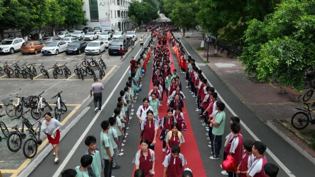 2026年中考开考,23511名信丰少年加油!-第6张图片-四季读书网 2026年中考开考,23511名信丰少年加油!-第6张图片-四季读书网