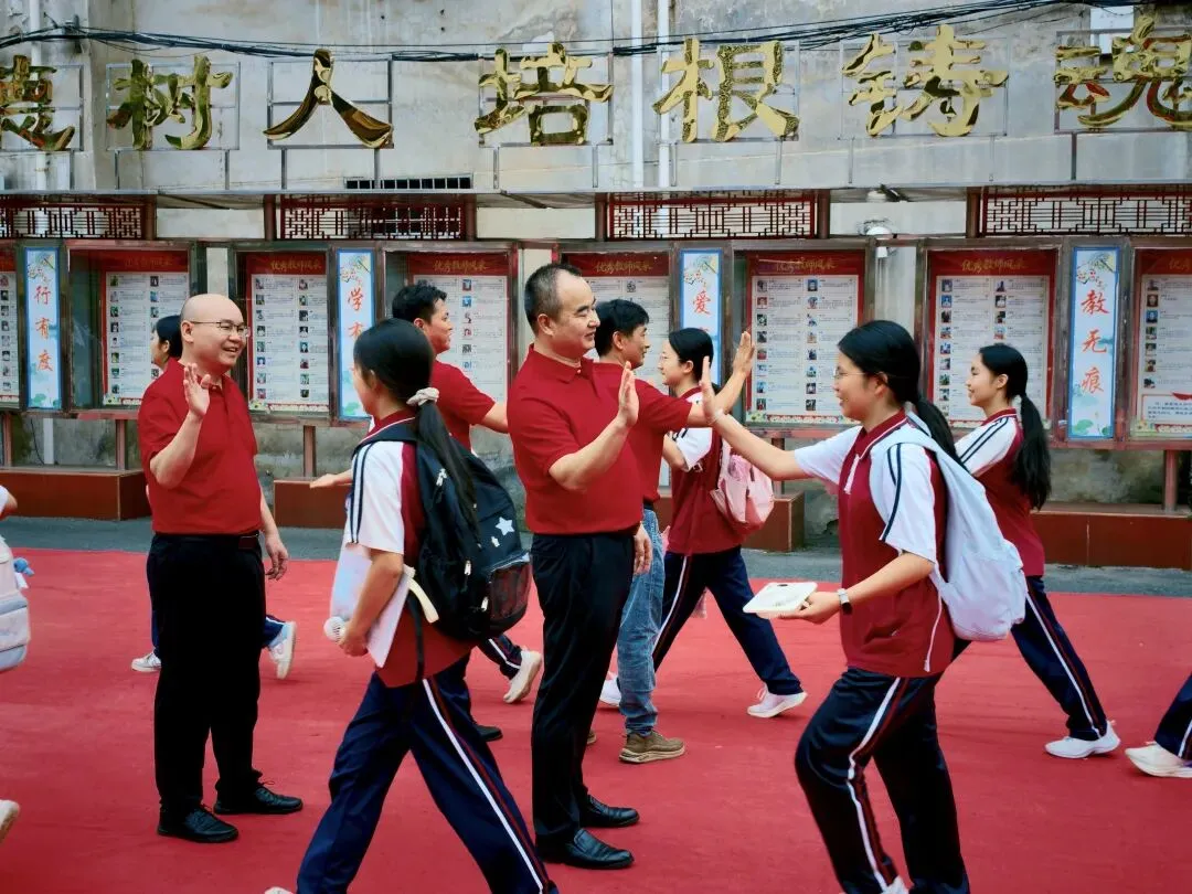 2026年中考开考,23511名信丰少年加油!-第7张图片-四季读书网 2026年中考开考,23511名信丰少年加油!-第7张图片-四季读书网