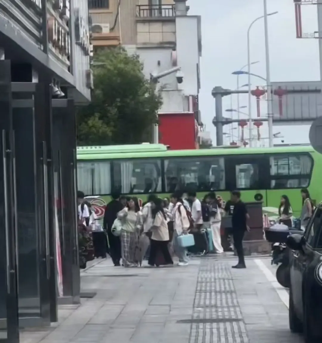 在铅山,中考VS高考,哪一个竞争更激烈?-第4张图片-四季读书网 在铅山,中考VS高考,哪一个竞争更激烈?-第4张图片-四季读书网