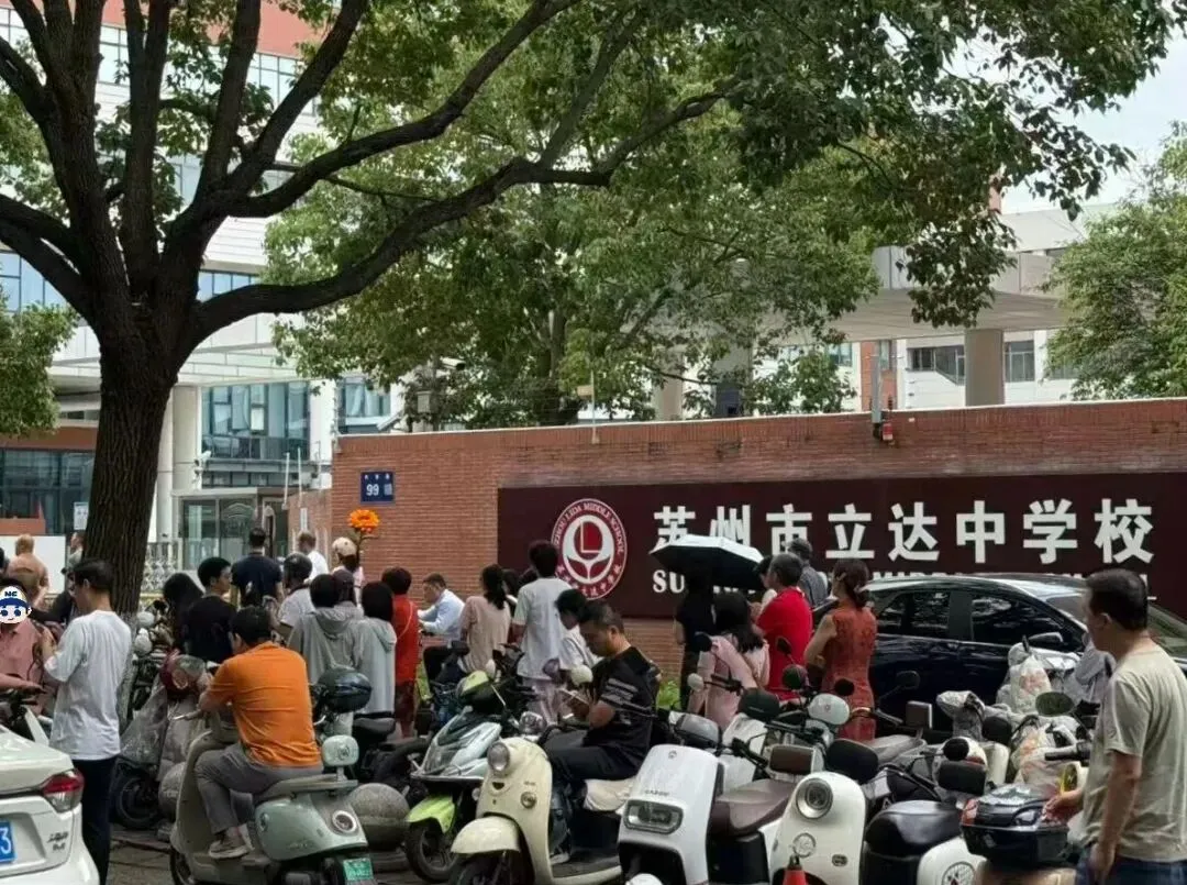 直击苏州中考第一天!语文作文题目已出炉,速看!-第10张图片-四季读书网 直击苏州中考第一天!语文作文题目已出炉,速看!-第10张图片-四季读书网