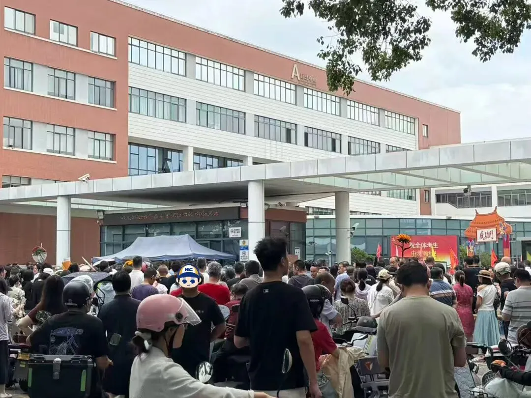 直击苏州中考第一天!语文作文题目已出炉,速看!-第11张图片-四季读书网 直击苏州中考第一天!语文作文题目已出炉,速看!-第11张图片-四季读书网
