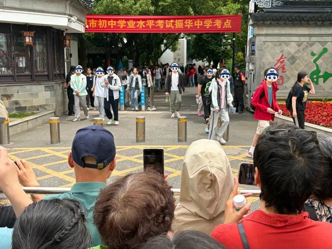 直击苏州中考第一天!语文作文题目已出炉,速看!-第14张图片-四季读书网 直击苏州中考第一天!语文作文题目已出炉,速看!-第14张图片-四季读书网