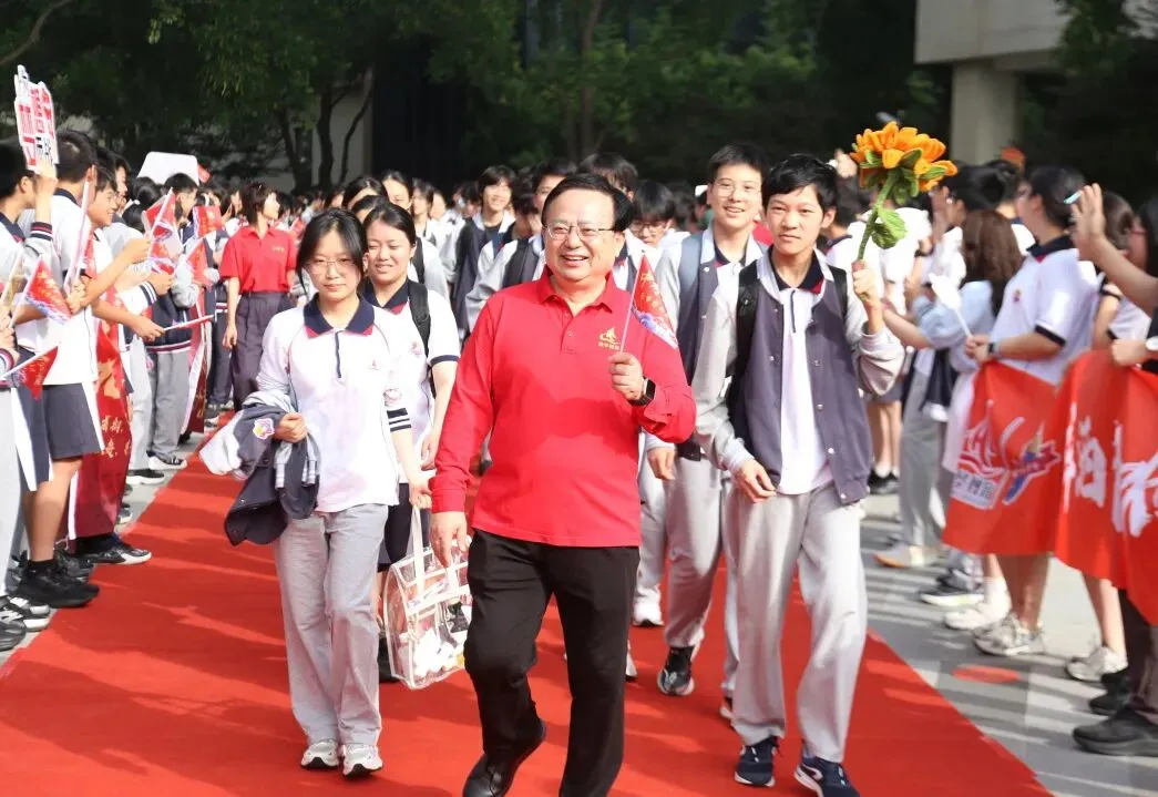 中考首日|每一笔,都是自己的光-第7张图片-四季读书网 中考首日|每一笔,都是自己的光-第7张图片-四季读书网