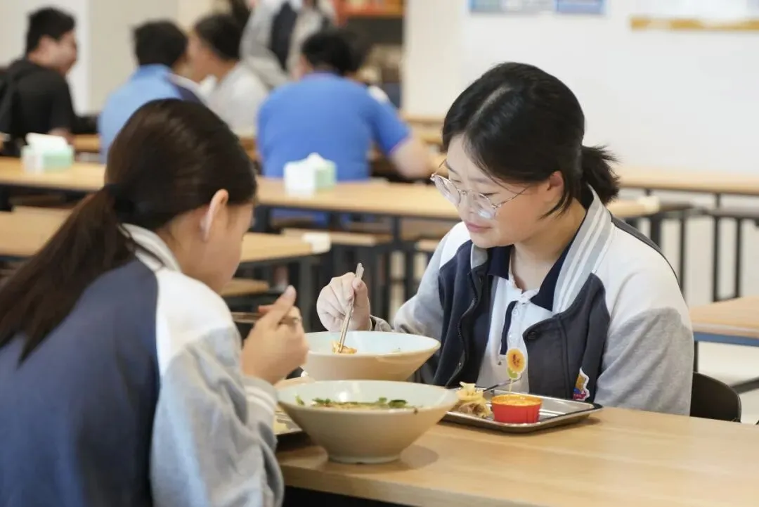中考首日|每一笔,都是自己的光-第15张图片-四季读书网 中考首日|每一笔,都是自己的光-第15张图片-四季读书网