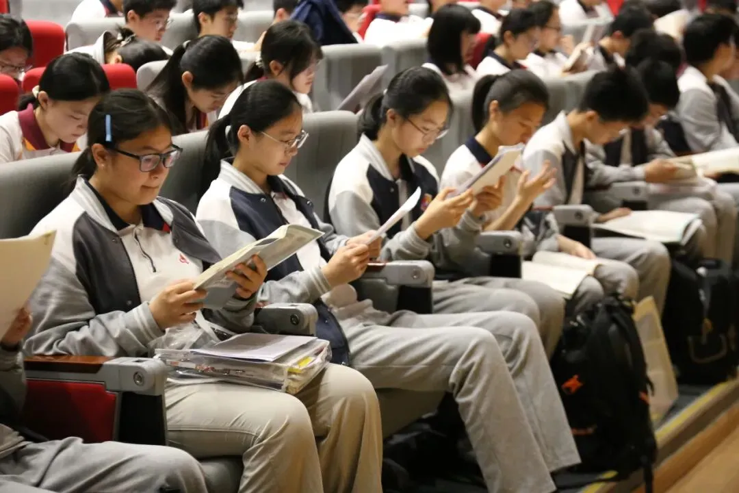 中考首日|每一笔,都是自己的光-第51张图片-四季读书网 中考首日|每一笔,都是自己的光-第51张图片-四季读书网