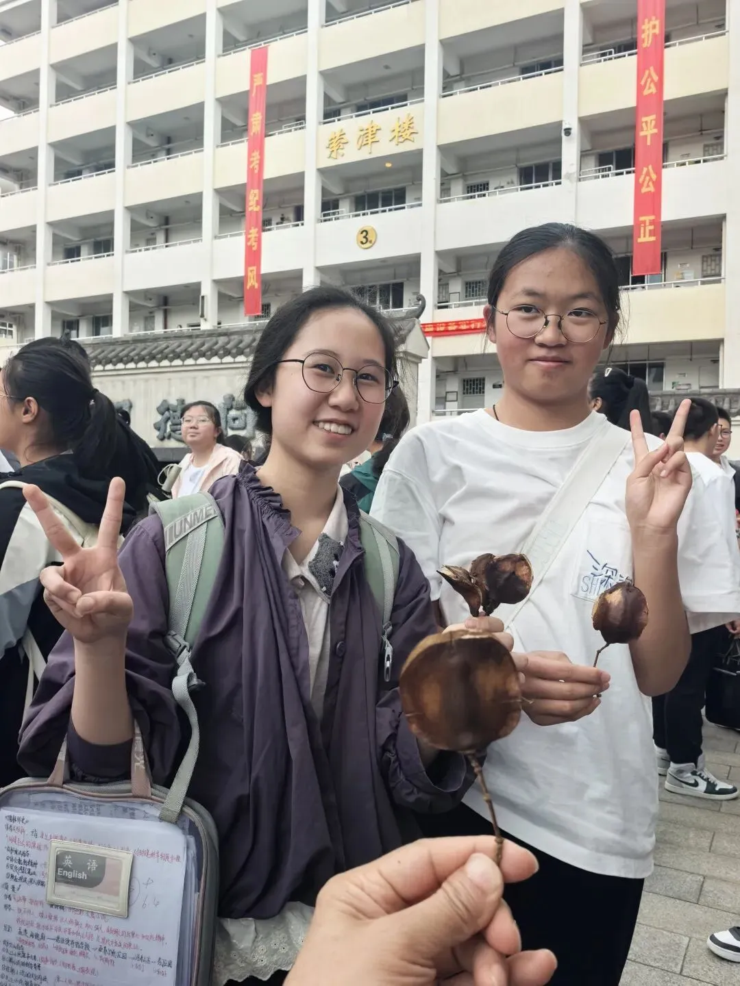 2026云南中考语文真题 || 在考场外面话青春-第10张图片-四季读书网 2026云南中考语文真题 || 在考场外面话青春-第10张图片-四季读书网