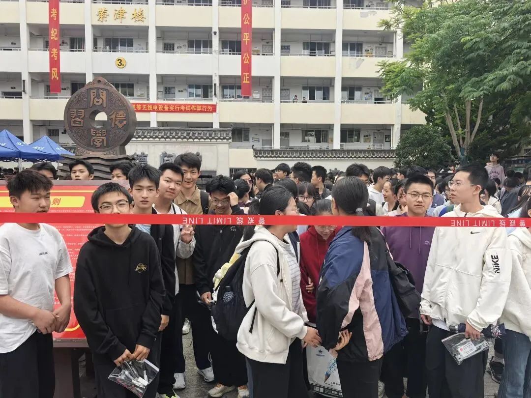 2026云南中考语文真题 || 在考场外面话青春-第12张图片-四季读书网 2026云南中考语文真题 || 在考场外面话青春-第12张图片-四季读书网