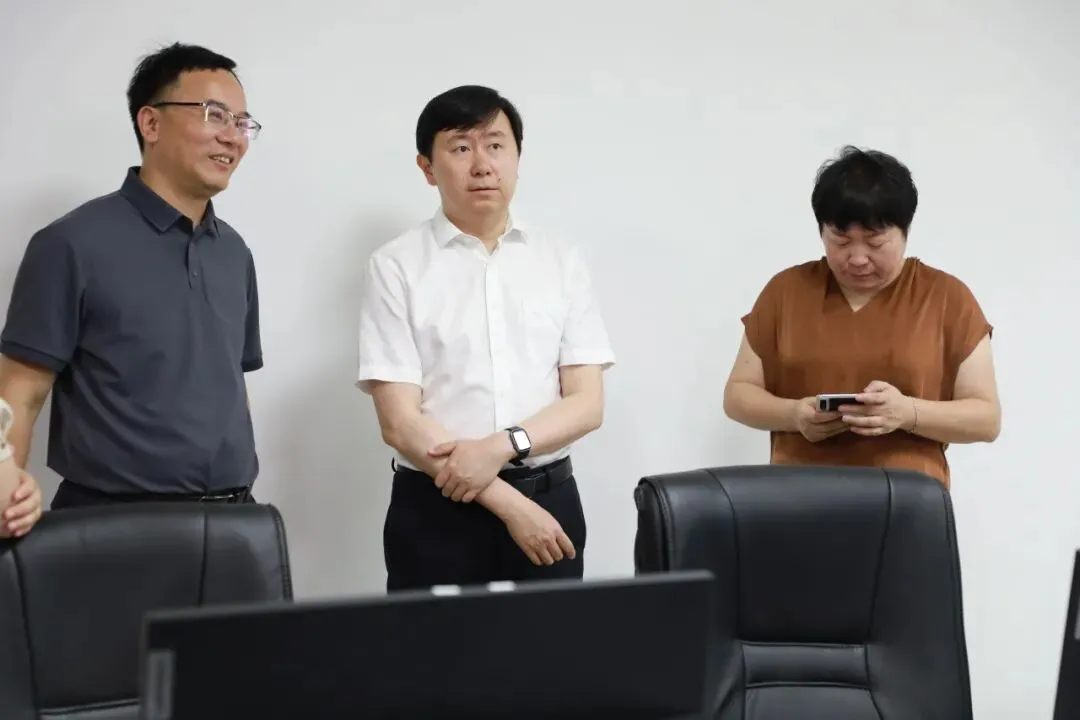 中考倒计时!暖心慰问 加油赋能——天心区领导莅临我校慰问师生 护航-第9张图片-四季读书网 中考倒计时!暖心慰问 加油赋能——天心区领导莅临我校慰问师生 护航-第9张图片-四季读书网