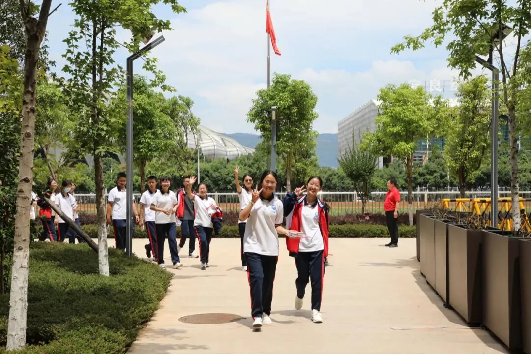 中考启幕,少年出征——宜良实验学校九年级学子从容赴考,为梦想而战!-第14张图片-四季读书网 中考启幕,少年出征——宜良实验学校九年级学子从容赴考,为梦想而战!-第14张图片-四季读书网