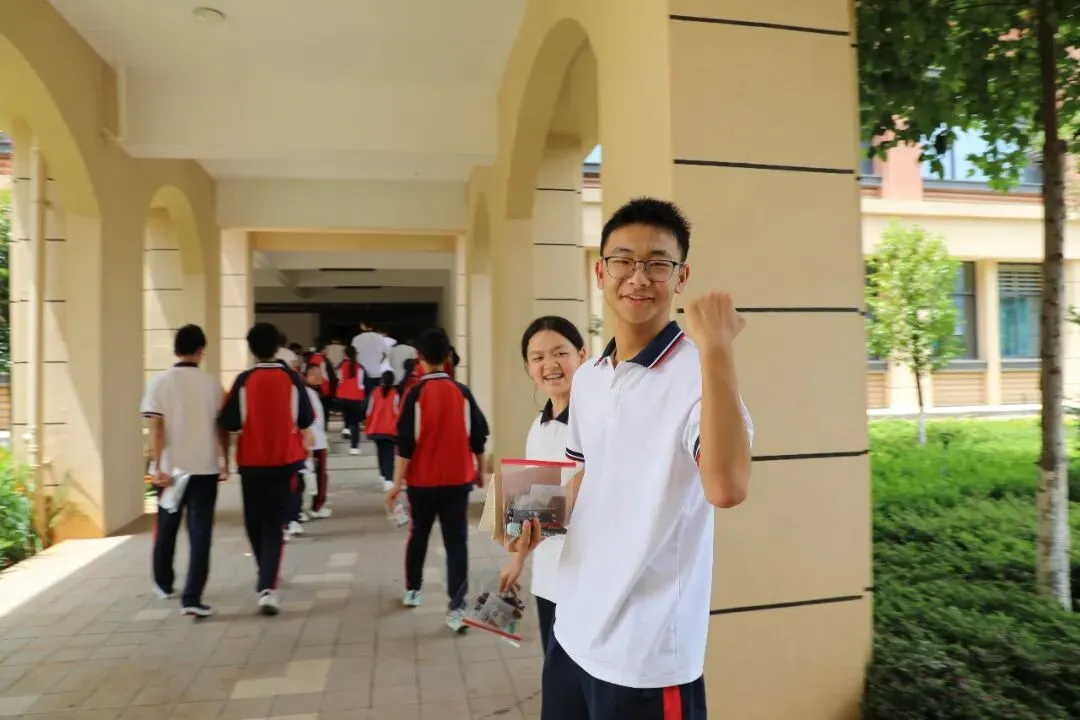 中考启幕,少年出征——宜良实验学校九年级学子从容赴考,为梦想而战!-第17张图片-四季读书网 中考启幕,少年出征——宜良实验学校九年级学子从容赴考,为梦想而战!-第17张图片-四季读书网