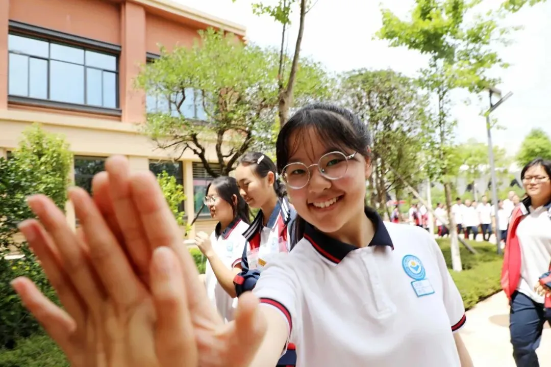 中考启幕,少年出征——宜良实验学校九年级学子从容赴考,为梦想而战!-第18张图片-四季读书网 中考启幕,少年出征——宜良实验学校九年级学子从容赴考,为梦想而战!-第18张图片-四季读书网